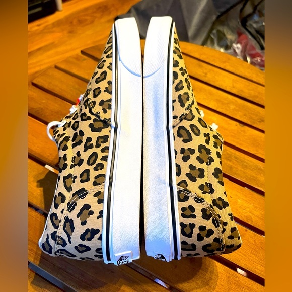 Authentic NWT Vans Donehy Leopard Print Sneaker - Women's Size 11 - Brand New - Picture 4 of 8